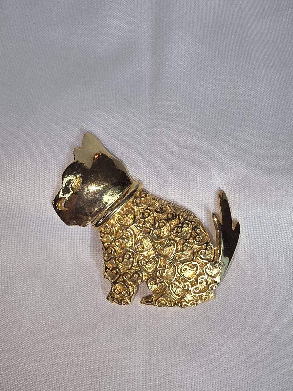 Vintage Ultra Craft Gold Tone Heart Textured Seated Dog Brooch Pin Westie